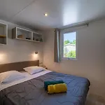 مكان تخييم Les Sables D'or