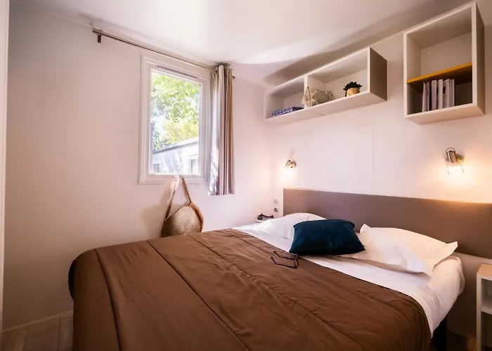 مكان تخييم Les Sables D'or