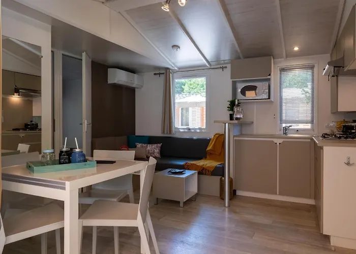 مكان تخييم Les Sables D'or 4*